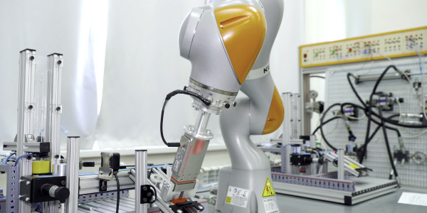 Células Robotizadas Castillonroy · Célula Robotizada con Almacenamiento de Piezas